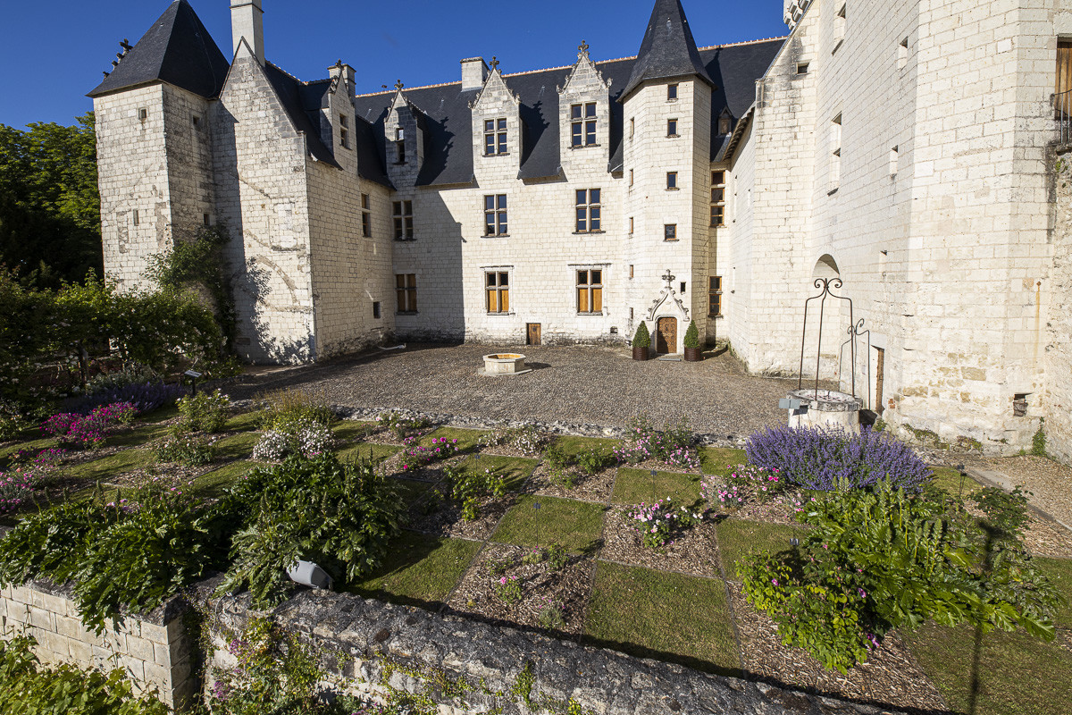 Fête des roses château du Rivau